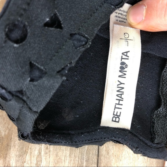 Bethany Mota black cropped laser cut sleeveless top wms sz large - Picture 5 of 10